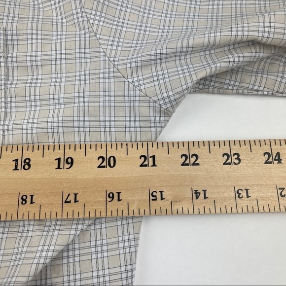 Wrangler Button Down Shirt Mens Medium Gray Plaid Long Sleeve Wrinkle Resist - Picture 6 of 8